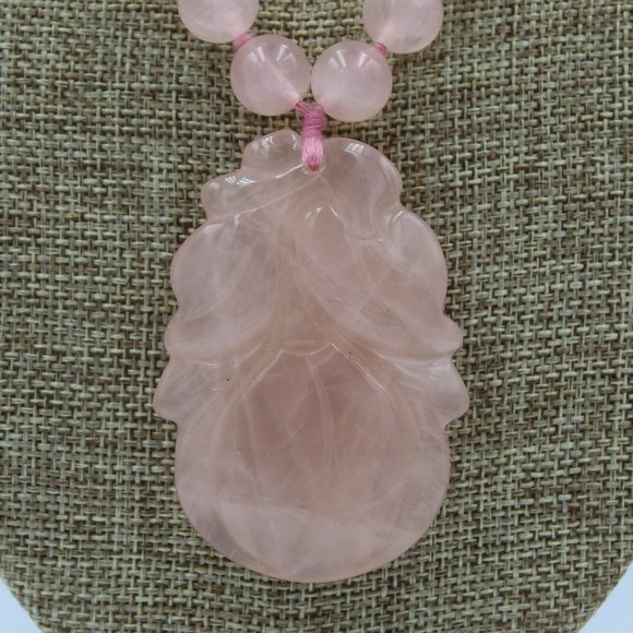 Chinese Jade Bead Necklace With Jade Lotus Flower Pendant - Picture 5 of 7